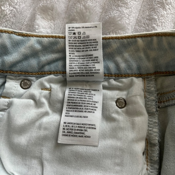 AE Next Level Super High Waisted Denim blue light wash Shortie Short Size 6 - Picture 7 of 8